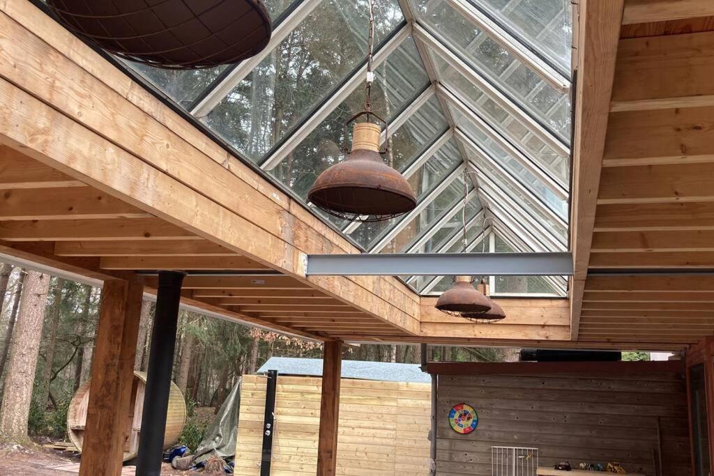 Kindvriendelijke Bungalow In Het Bos Bij Zwemmeer. Vilsteren Exterior foto