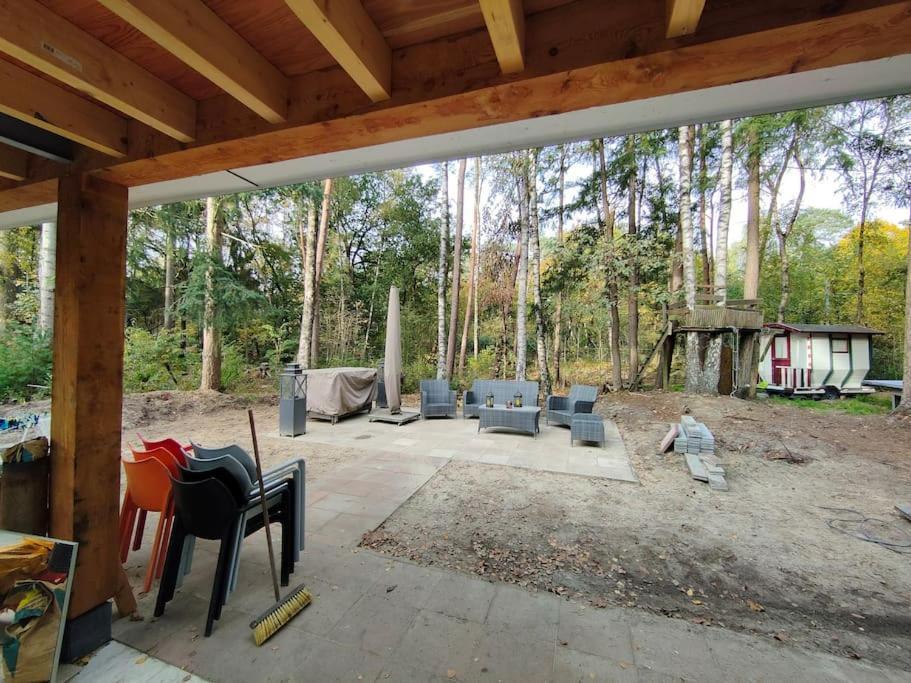 Kindvriendelijke Bungalow In Het Bos Bij Zwemmeer. Vilsteren Exterior foto