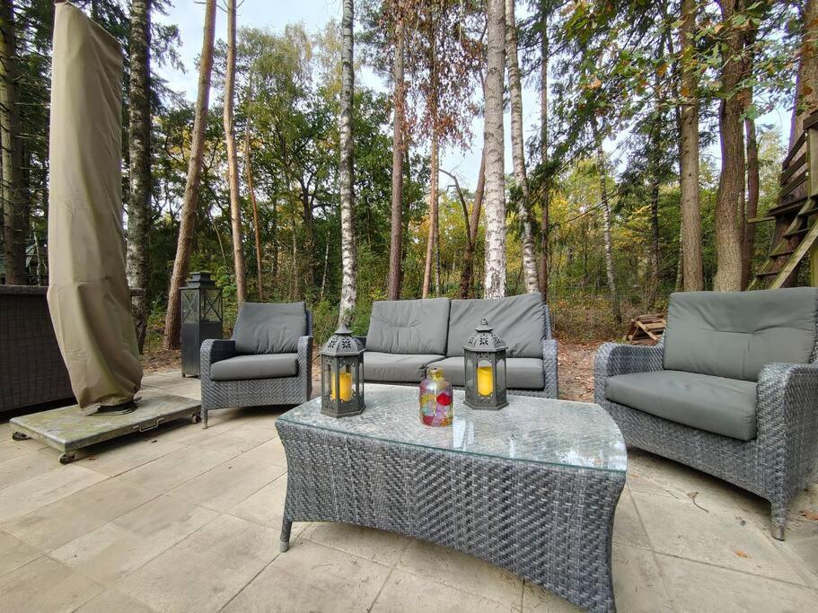 Kindvriendelijke Bungalow In Het Bos Bij Zwemmeer. Vilsteren Exterior foto