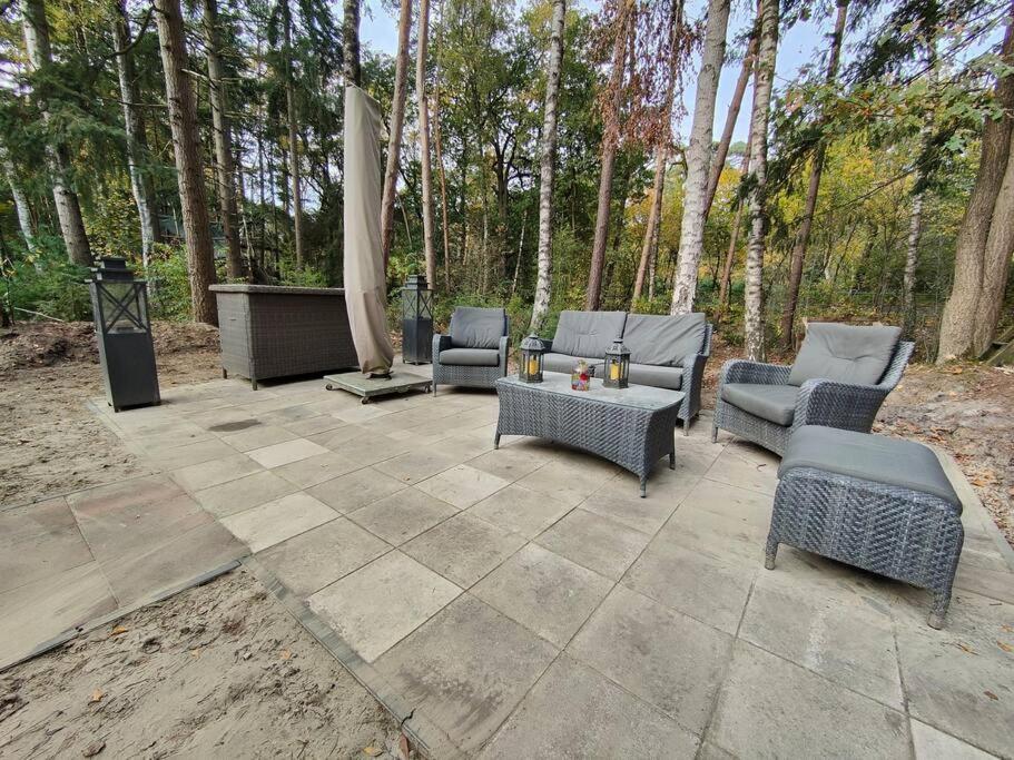 Kindvriendelijke Bungalow In Het Bos Bij Zwemmeer. Vilsteren Exterior foto